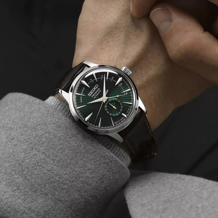 Seiko horloge met een kast in staal, met een wijzerplaat in het groen en een diameter van 40.5 mm