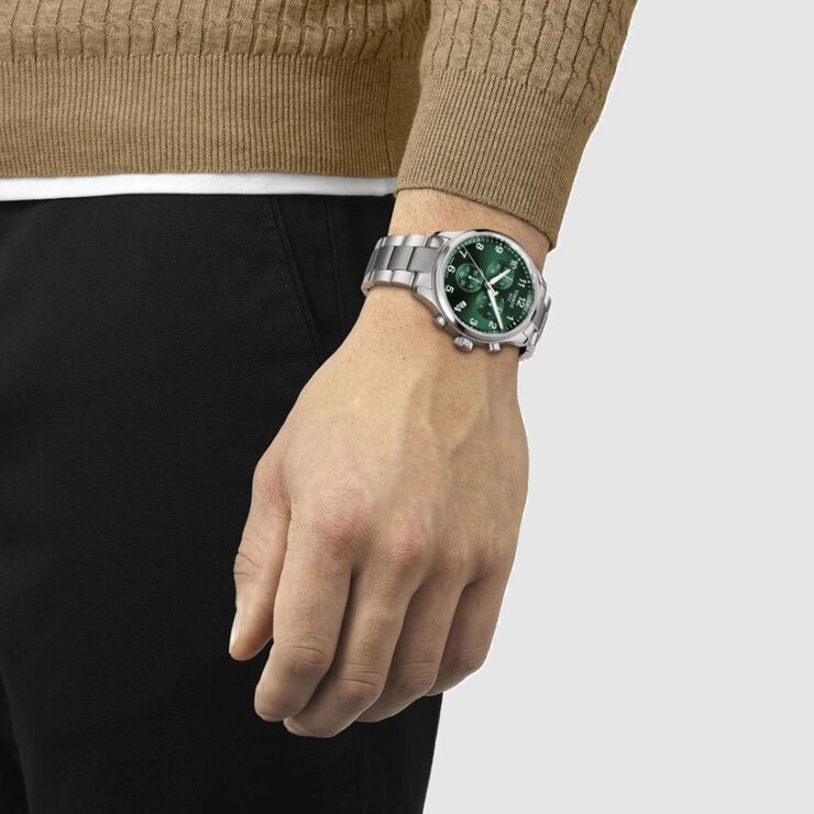 Tissot horloge met een kast in staal, met een wijzerplaat in het groen en een diameter van 45 mm