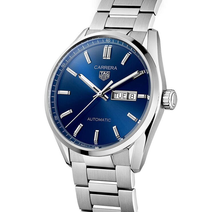 TAG Heuer horloge met een kast in staal, met een wijzerplaat in het blauw en een diameter van 41 mm